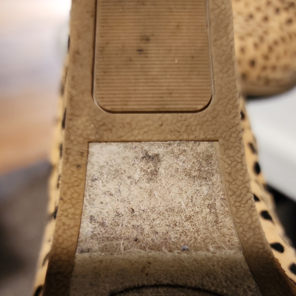 Tan and Black Ankle Boots with V-Shaped Elastic - Picture 8 of 8